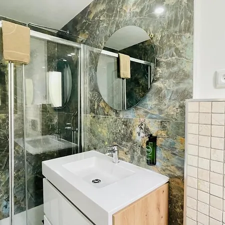 Strip By Check-in Portugal Villa