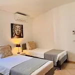 Villa Strip - Private Pool - 12 Guests -